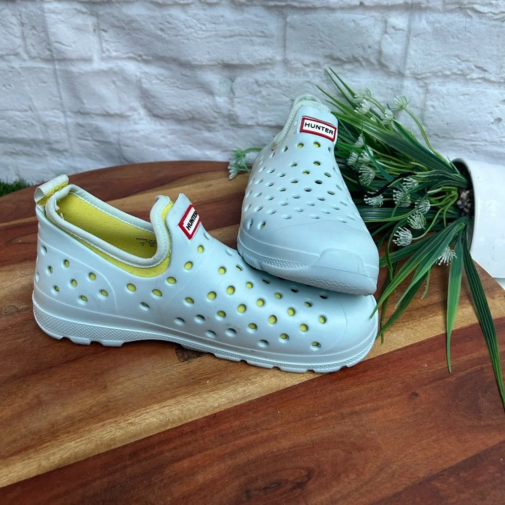 Hunter Original Lightweight Outdoor Shoe with Ventilating... Size US B3 G4
